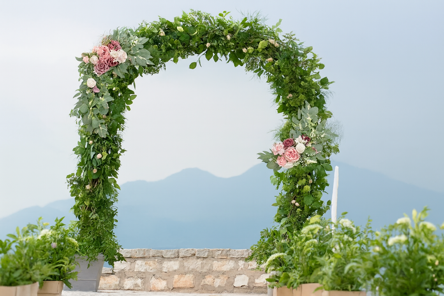 Best Materials for a Durable and Beautiful Wedding Arch